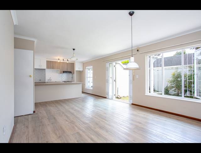 2 BEDROOM TOWNHOUSE FOR SALE IN KENILWORTH